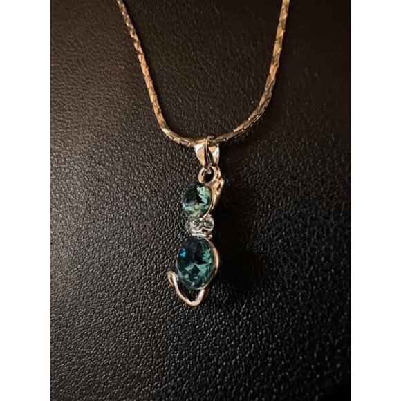 Gorgeous Silver Chain Necklace with Blue Stones Kitty Cat Pendant - Picture 4 of 6